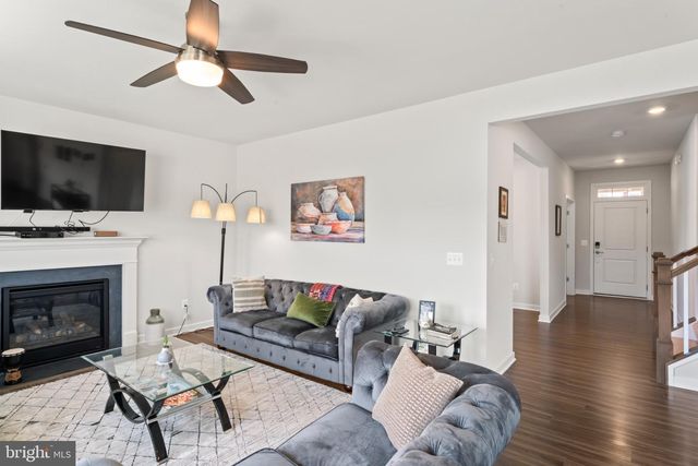 2131 BERWICK DR, Jeffersonton, VA 22724