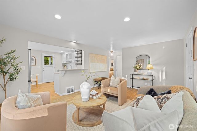368 NW 48th Street, Seattle, WA 98107