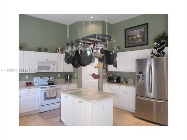 9468 SW 221st Ln, Cutler Bay, FL 33190