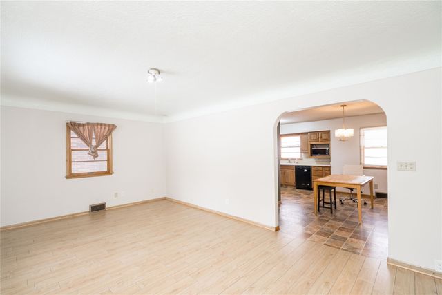 4009 Columbia Street, Des Moines, IA 50313