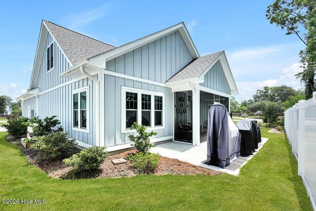 458 Raven Glen Drive, Southport, NC 28461