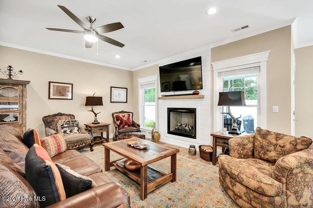 458 Raven Glen Drive, Southport, NC 28461