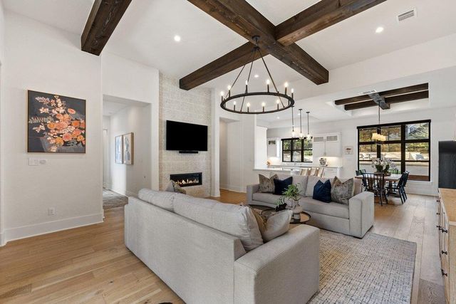 305 Ringtail Stream DR, Lakeway, TX 78738