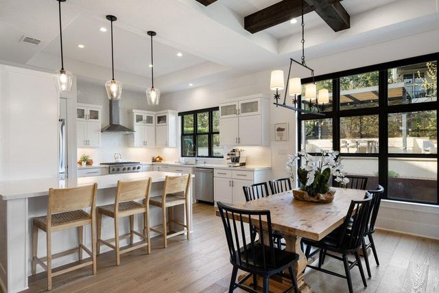 305 Ringtail Stream DR, Lakeway, TX 78738