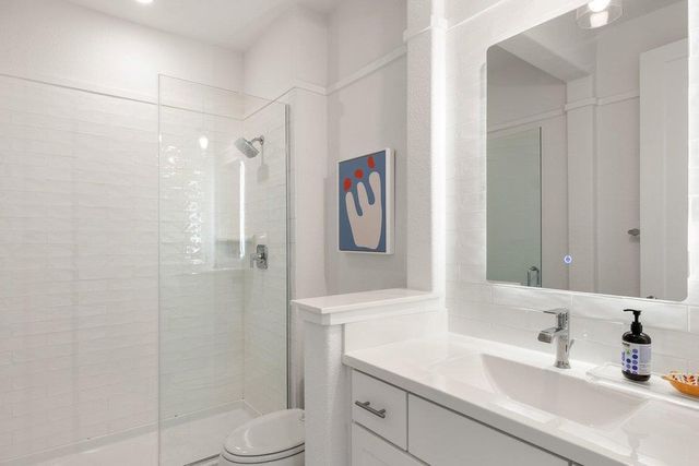 305 Ringtail Stream DR, Lakeway, TX 78738