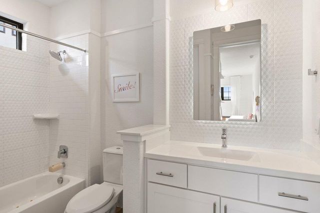 305 Ringtail Stream DR, Lakeway, TX 78738