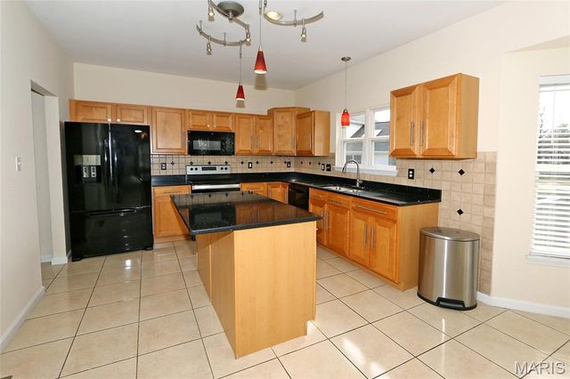 2352 The Courts Drive, Chesterfield, MO 63017