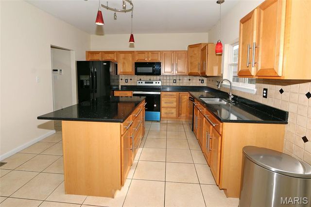 2352 The Courts Drive, Chesterfield, MO 63017