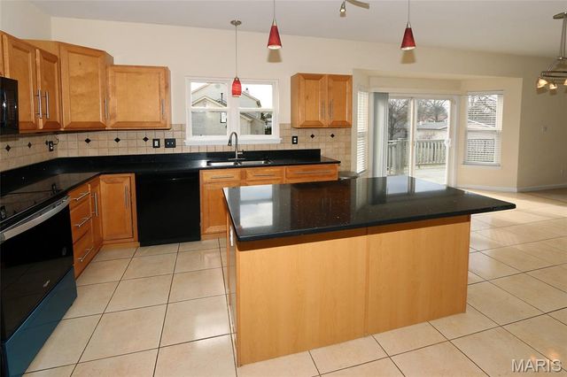 2352 The Courts Drive, Chesterfield, MO 63017