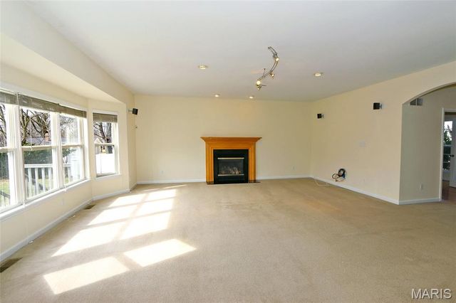 2352 The Courts Drive, Chesterfield, MO 63017