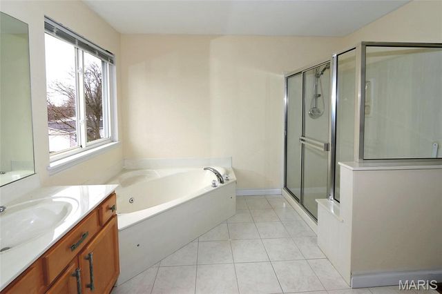 2352 The Courts Drive, Chesterfield, MO 63017