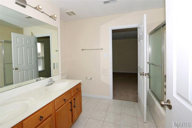 2352 The Courts Drive, Chesterfield, MO 63017