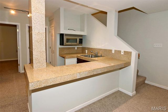 2352 The Courts Drive, Chesterfield, MO 63017