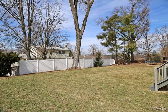 2352 The Courts Drive, Chesterfield, MO 63017