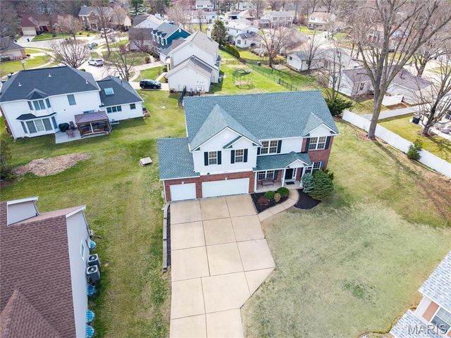 2352 The Courts Drive, Chesterfield, MO 63017