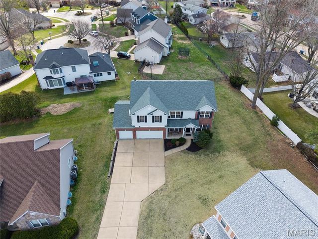 2352 The Courts Drive, Chesterfield, MO 63017