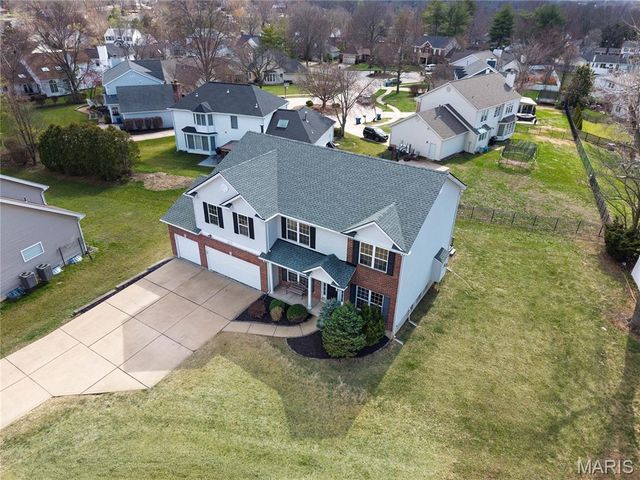 2352 The Courts Drive, Chesterfield, MO 63017