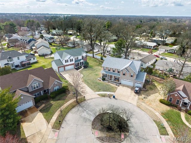 2352 The Courts Drive, Chesterfield, MO 63017