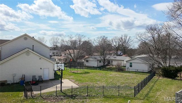 2352 The Courts Drive, Chesterfield, MO 63017