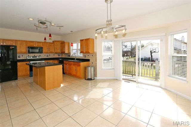 2352 The Courts Drive, Chesterfield, MO 63017