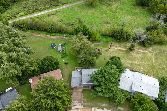 2853 FAIRHAVEN Road, Davenport, IA 50803