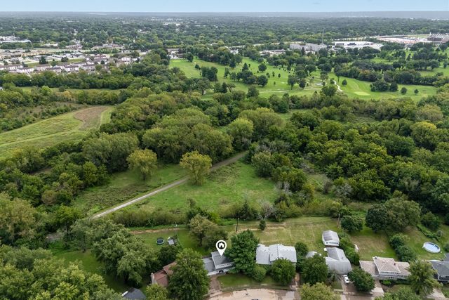 2853 FAIRHAVEN Road, Davenport, IA 50803