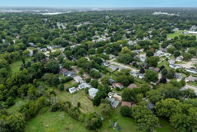 2853 FAIRHAVEN Road, Davenport, IA 50803