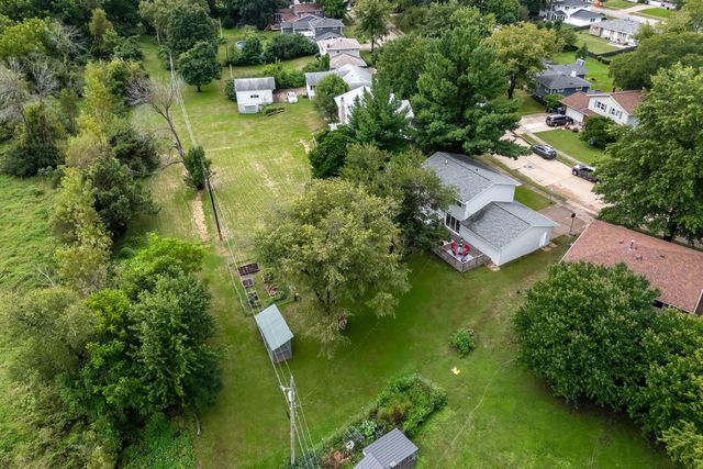 2853 FAIRHAVEN Road, Davenport, IA 50803