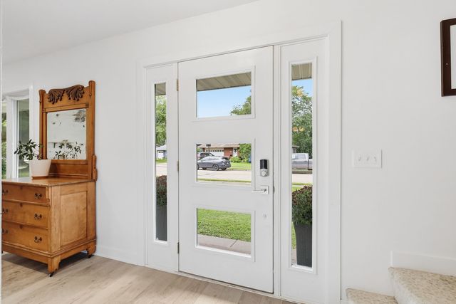 2853 FAIRHAVEN Road, Davenport, IA 50803