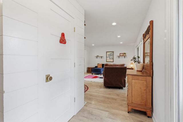 2853 FAIRHAVEN Road, Davenport, IA 50803