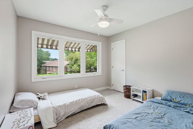 2853 FAIRHAVEN Road, Davenport, IA 50803