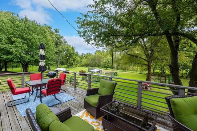 2853 FAIRHAVEN Road, Davenport, IA 50803