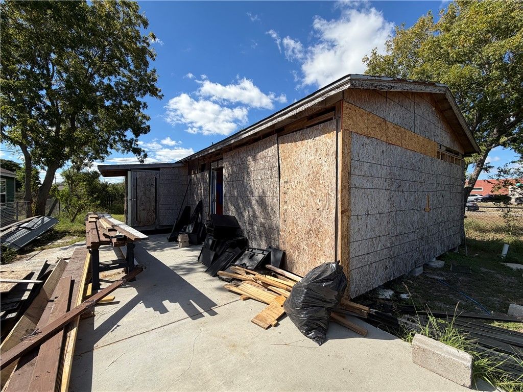 2821 Nogales St, Corpus Christi, TX 78405