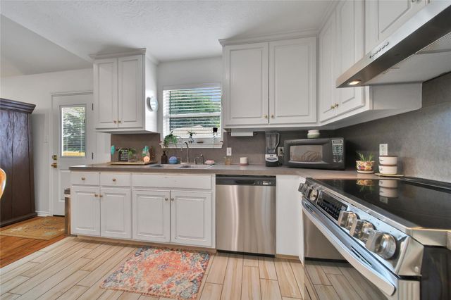 16389 Sun View Lane, Conroe, TX 77302