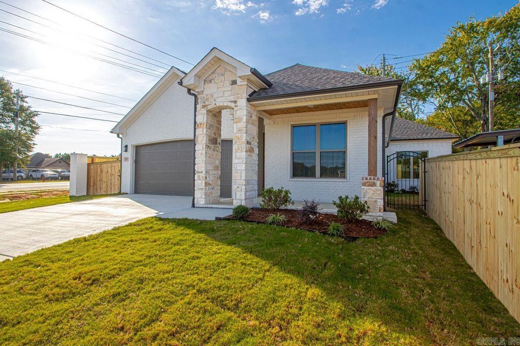 3851 Spencer Crossing Drive, Benton, AR 72019