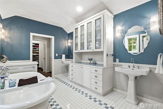 29213 SE 5th Street, Fall City, WA 98024