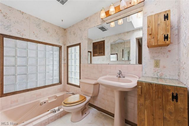 720 Lorena Street SW, North Canton, OH 44720