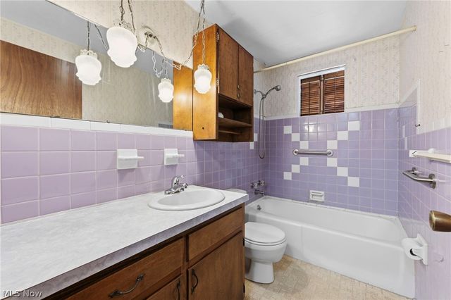 720 Lorena Street SW, North Canton, OH 44720