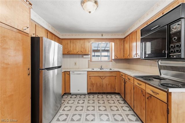 720 Lorena Street SW, North Canton, OH 44720