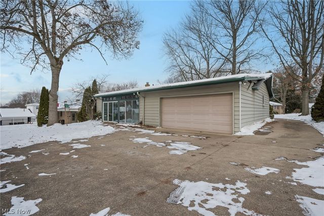 720 Lorena Street SW, North Canton, OH 44720