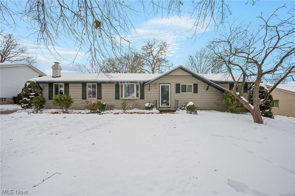 720 Lorena Street SW, North Canton, OH 44720