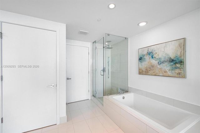650 NE 32nd St 2101, Miami, FL 33137