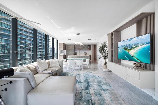 650 NE 32nd St 2101, Miami, FL 33137