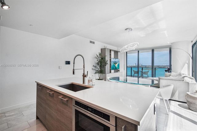 650 NE 32nd St 2101, Miami, FL 33137