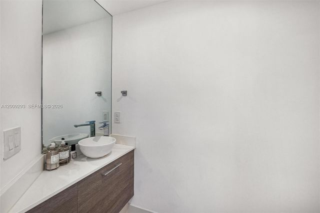 650 NE 32nd St 2101, Miami, FL 33137
