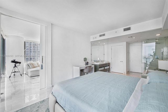 650 NE 32nd St 2101, Miami, FL 33137