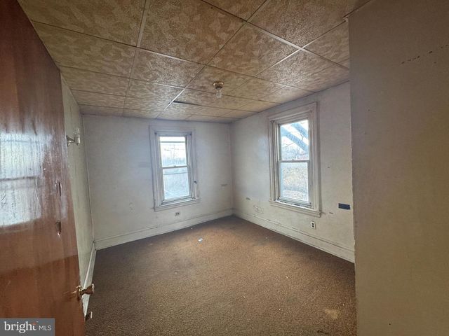 231 HAMILTON AVE, Darby, PA 19023