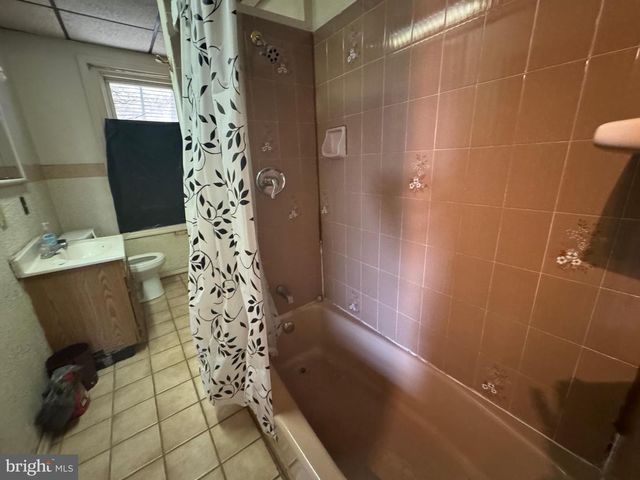 231 HAMILTON AVE, Darby, PA 19023