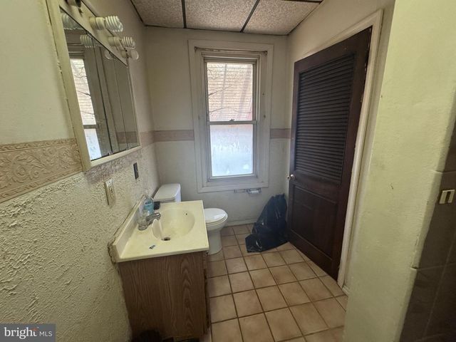 231 HAMILTON AVE, Darby, PA 19023