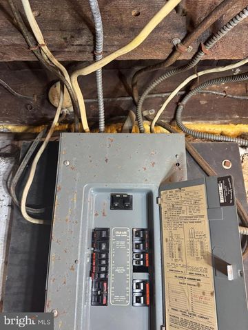 231 HAMILTON AVE, Darby, PA 19023